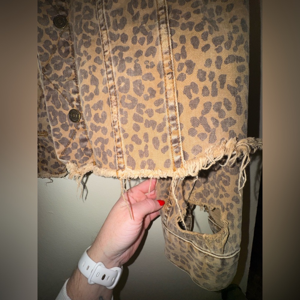 Free People distressed Leopard Print Jean Jacket - Picture 6 of 6